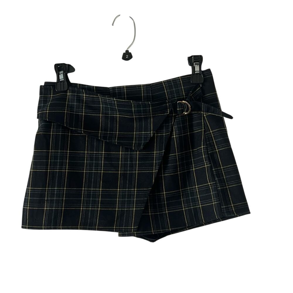 Forever 21 mini skort. Shorts with front overlay Juniors Size Small Lined Preppy